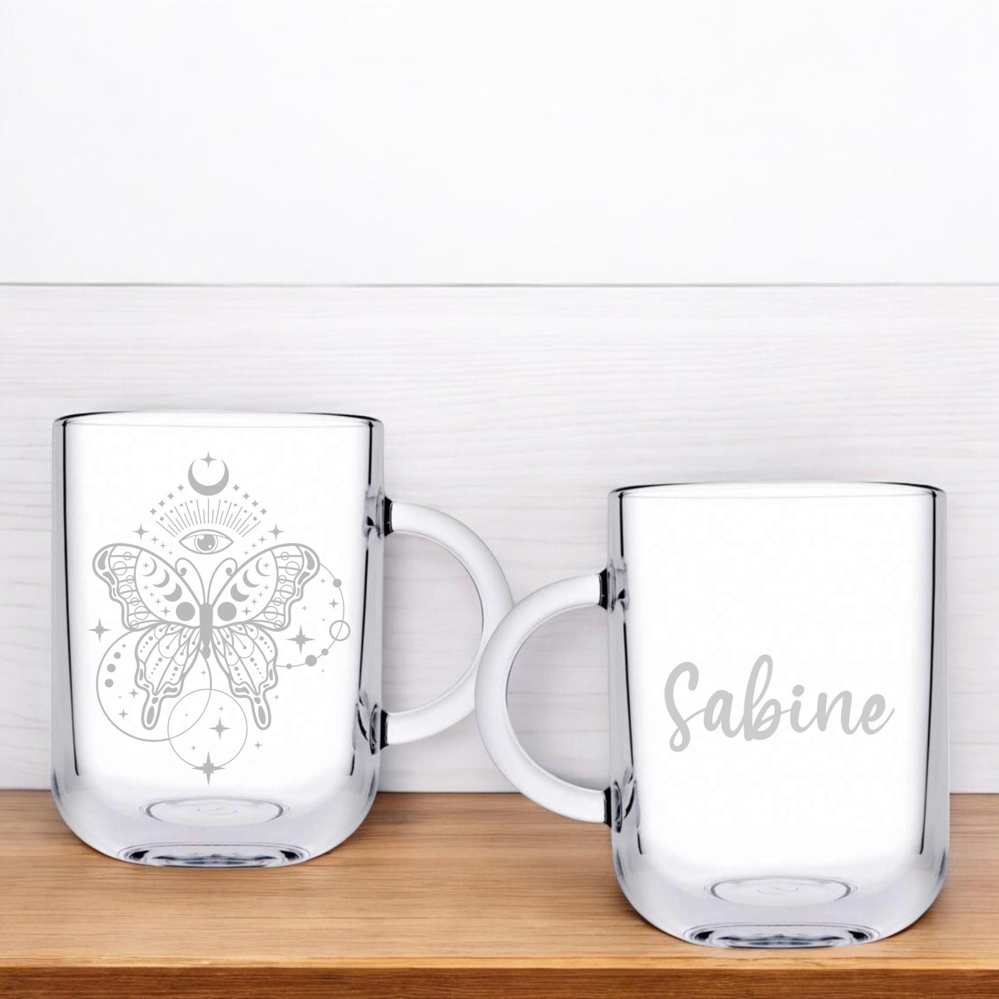 Graviertes Teeglas, personalisiert mit deinem Wunschnamen, spülmaschinenfest, Geschenk, mit mystischer Gravur, Geschenk für einen Teetrinker