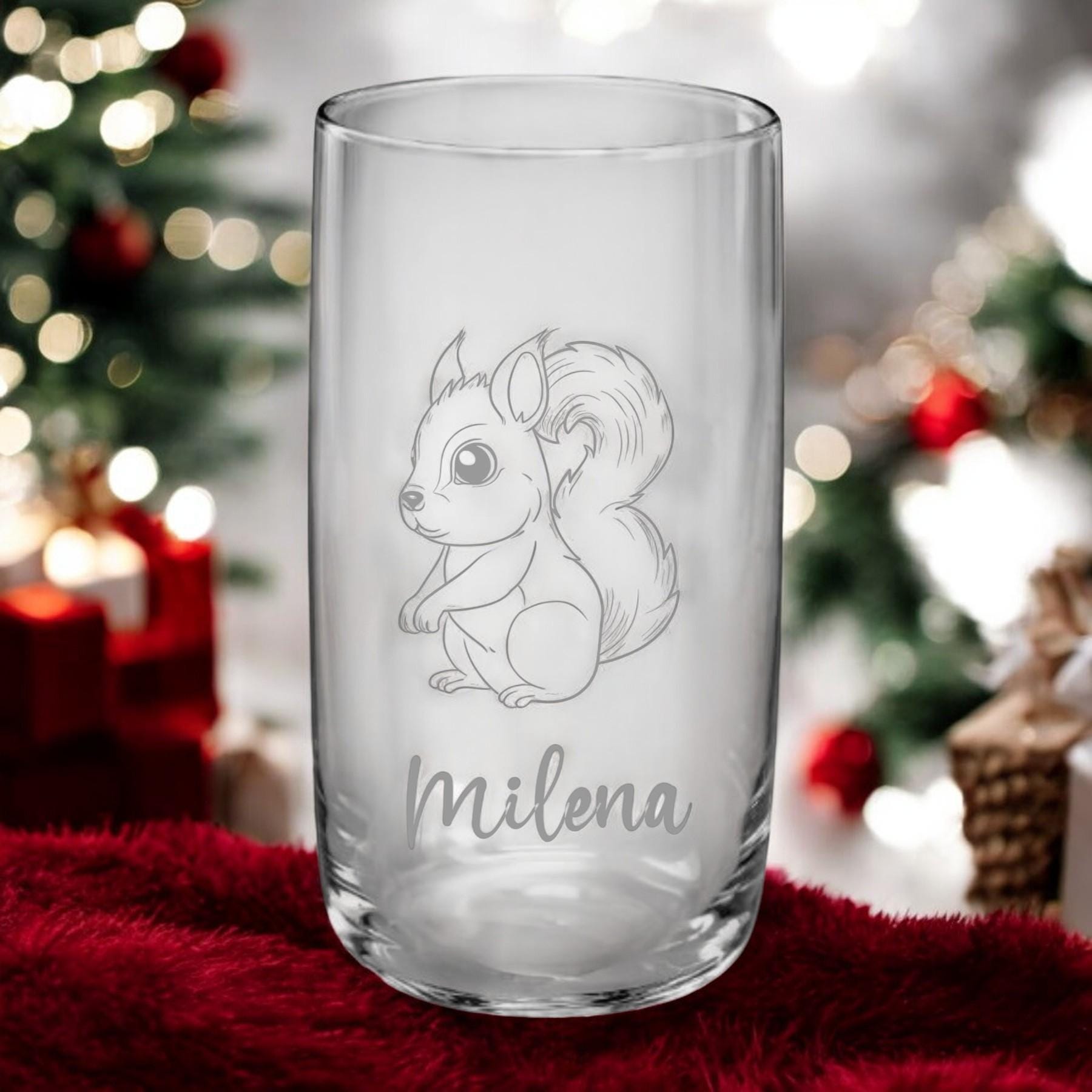 Trinkglas mit Eichhörnchen – charmant und personalisierbar, auf Wunsch mit Namen, 4 verschiedene Motive, Geschenk für Eichhörnchen-Fans