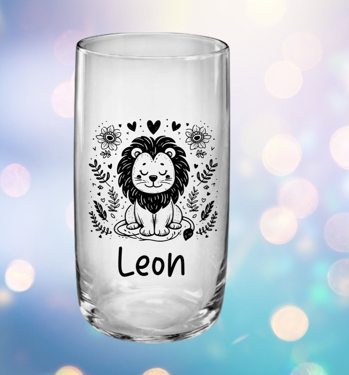 Graviertes Trinkglas mit Löwen und Namen für Kinder, gut geeignet für kleine Kinderhände, ideales Geschenk zum Geburtstag o.a. Kindertag