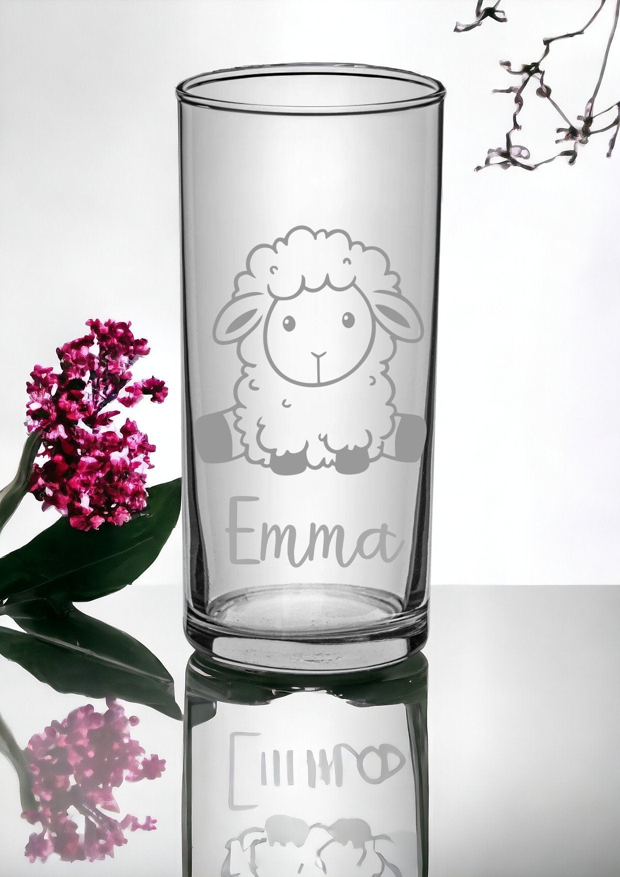 Graviertes Kindertrinkglas Schäfchen, Trinkglas, personalisiert mit Namen, Motiv + Schriftauswahl, Geschenk für Kinder, Wasserglas, Saftglas