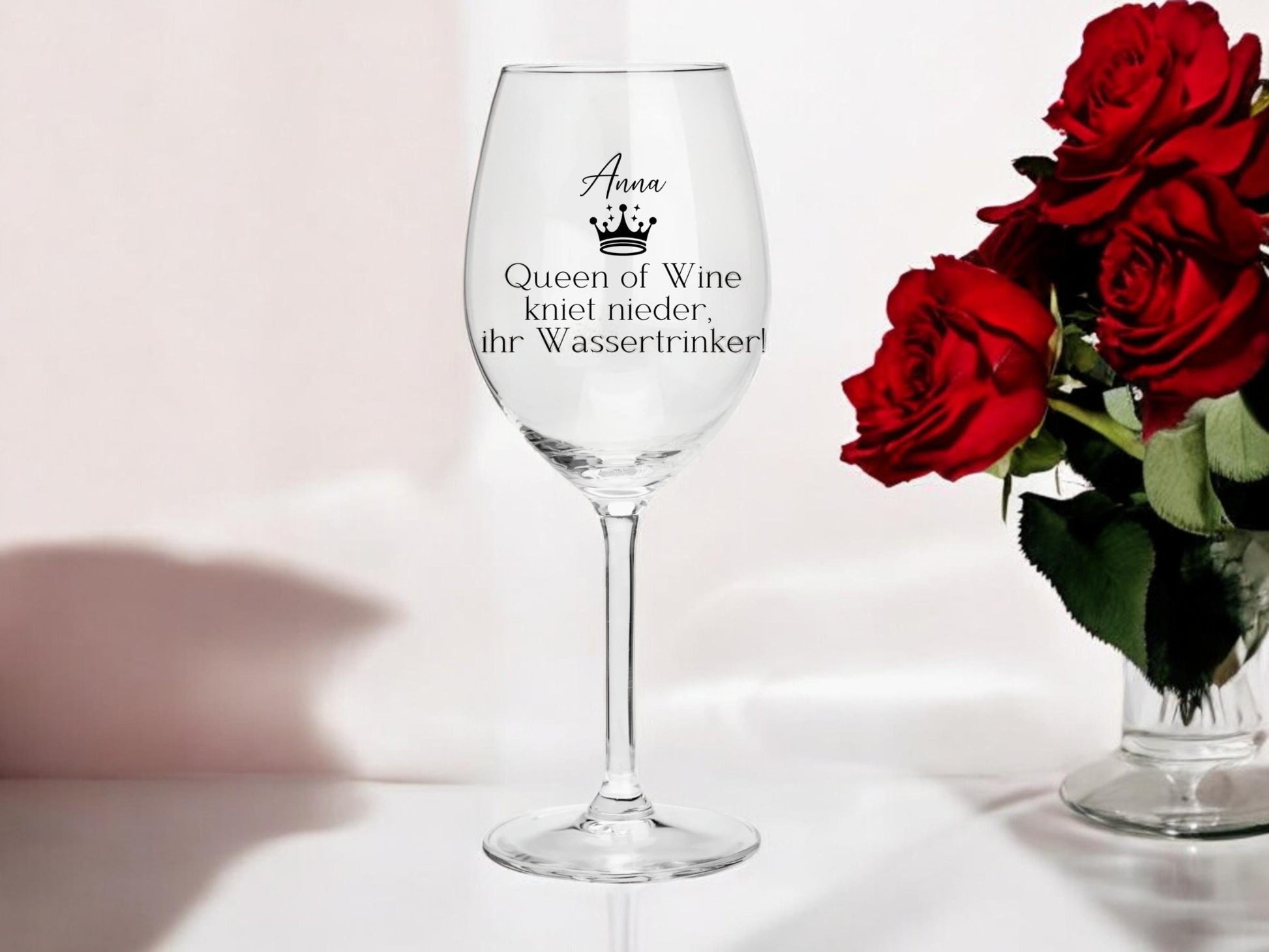 Weinglas mit Namen personalisiert, Queen of Wine, graviert, Geschenk für Weintrinker, Geschenk für Freundin, Statement Spruch, Art.-Nr. WG2