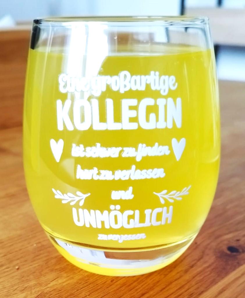 Trinkglas für eine Kollegin, Abschiedsgeschenk, farbig bedruckt, verschiedene Glasformen