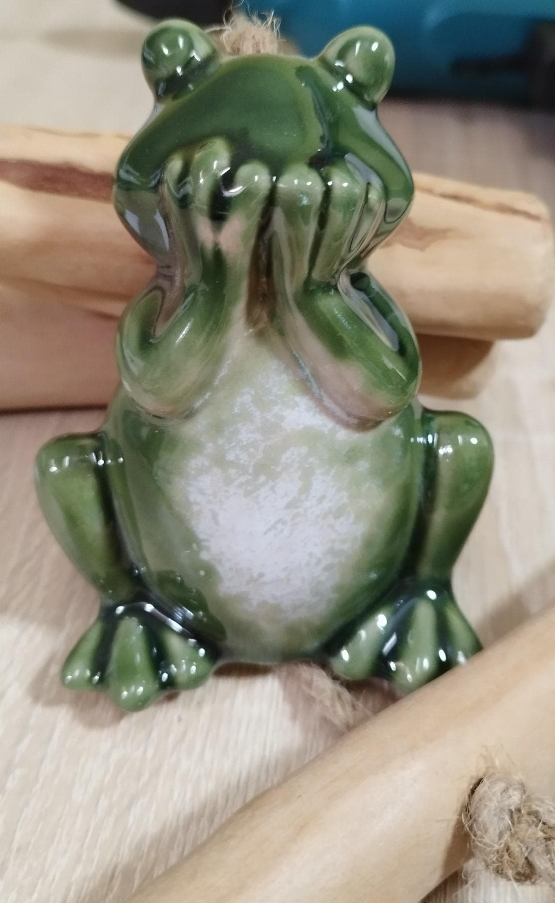 Windspiel "Frosch" – Verspielte Gartendeko aus Keramik & Schwemmholz!