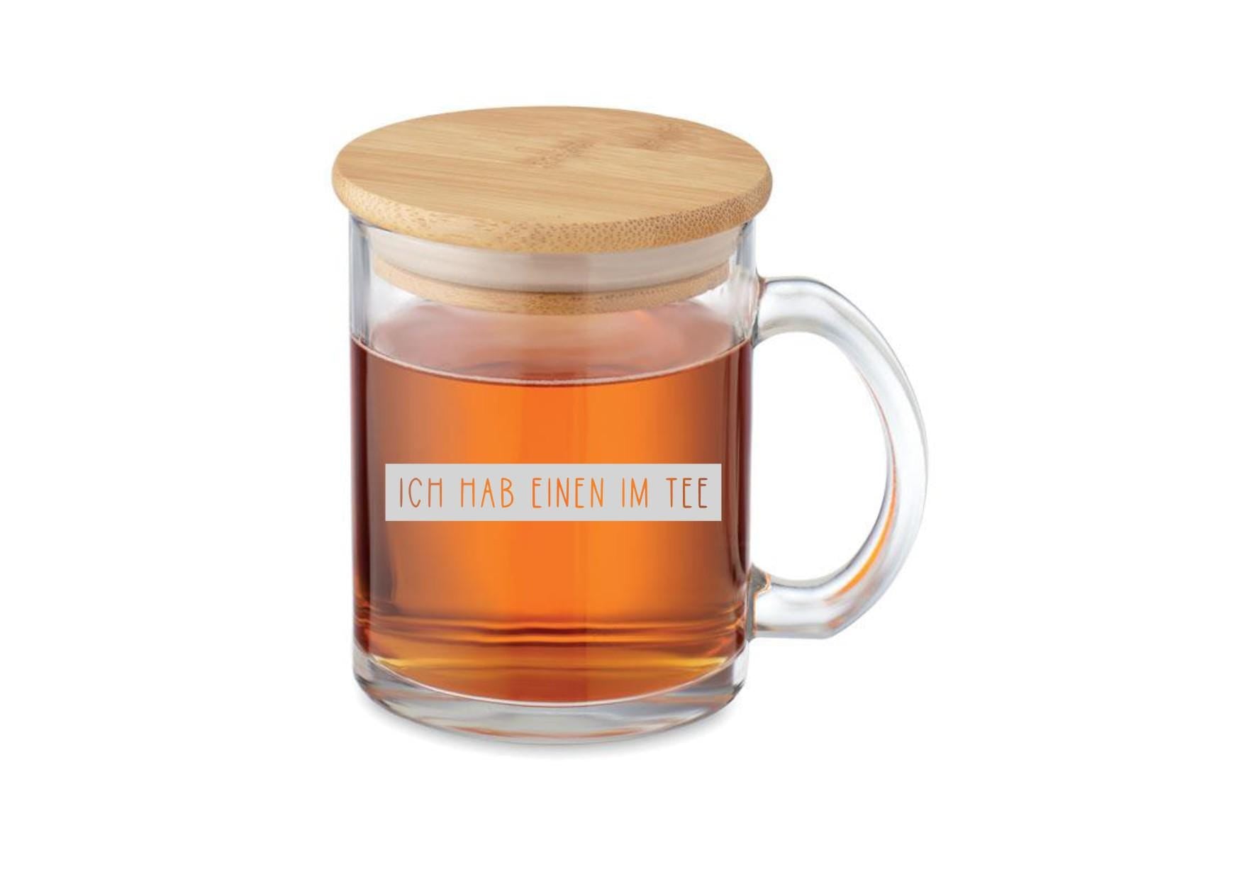 Teeglas, Teetasse mit Bambusdeckel, graviert, personalisiert, mit Namen auf Wunsch, Geschenk für Teetrinker, lustiger Spruch, Art.-Nr. TG04