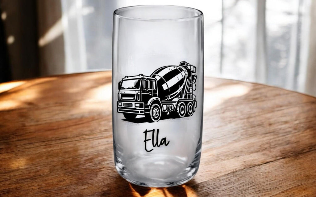 Kinder Trinkglas mit graviertem Betonmischer-Motiv & Wunschname, Geschenk für Kinder, 3 Glas Formen zur Auswahl, Art.-Nr.  KT03