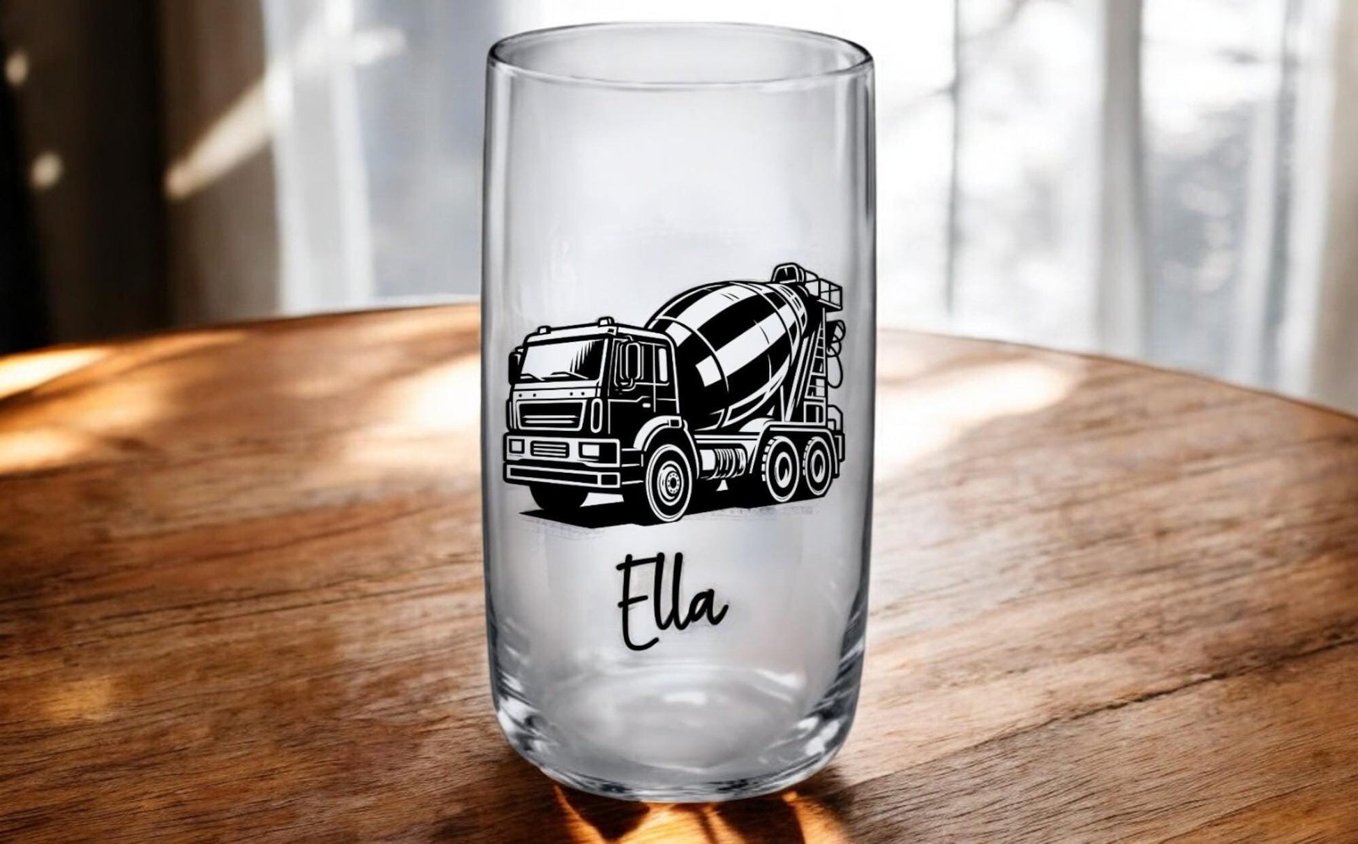 Kinder Trinkglas mit graviertem Betonmischer-Motiv & Wunschname, Geschenk für Kinder, 3 Glas Formen zur Auswahl, Art.-Nr.  KT03