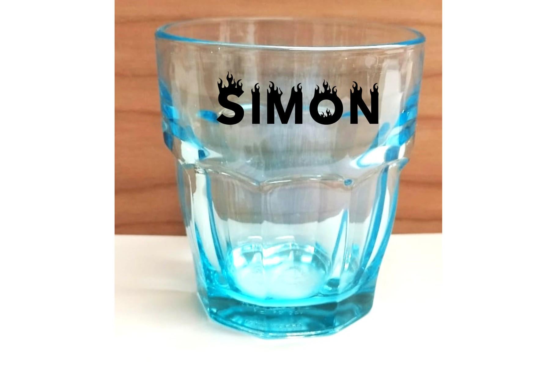 Personalisierbares Glas mit Namensgravur – Wähle aus verschiedenen Schriftarten & Icons, Glas in Hellgrün, Hellblau oder Rosa, als Geschenk