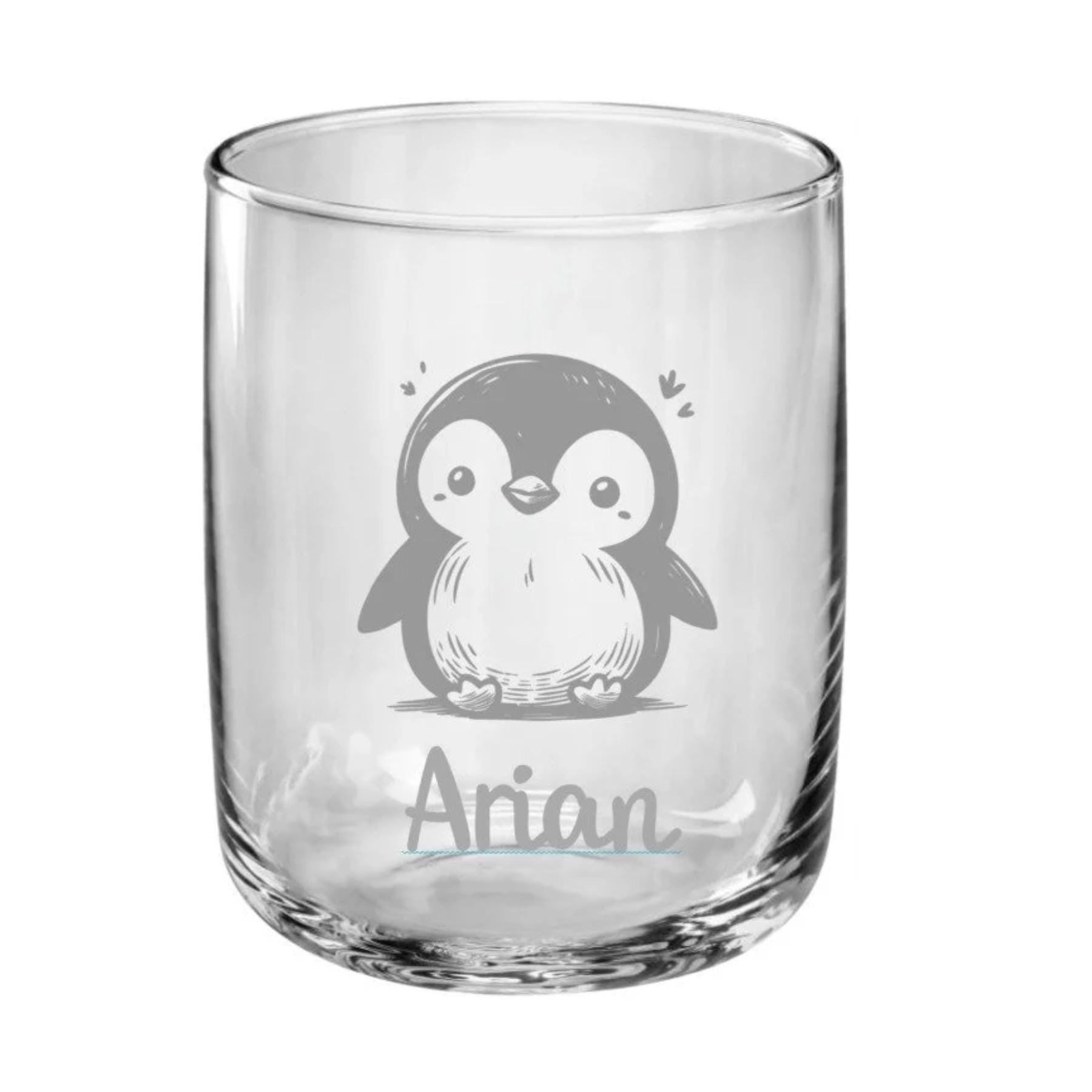 Einzigartiges, personalisiertes Kindertrinkglas, mit Pinguin und Namen graviert, handlich für kleine Kinderhände, versch. Glas-Farben-Formen