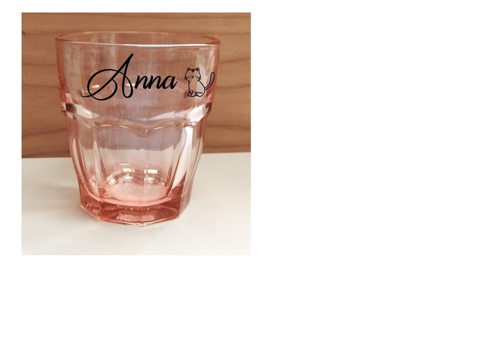 Personalisierbares Glas mit Namensgravur – Wähle aus verschiedenen Schriftarten & Icons, Glas in Hellgrün, Hellblau oder Rosa, als Geschenk