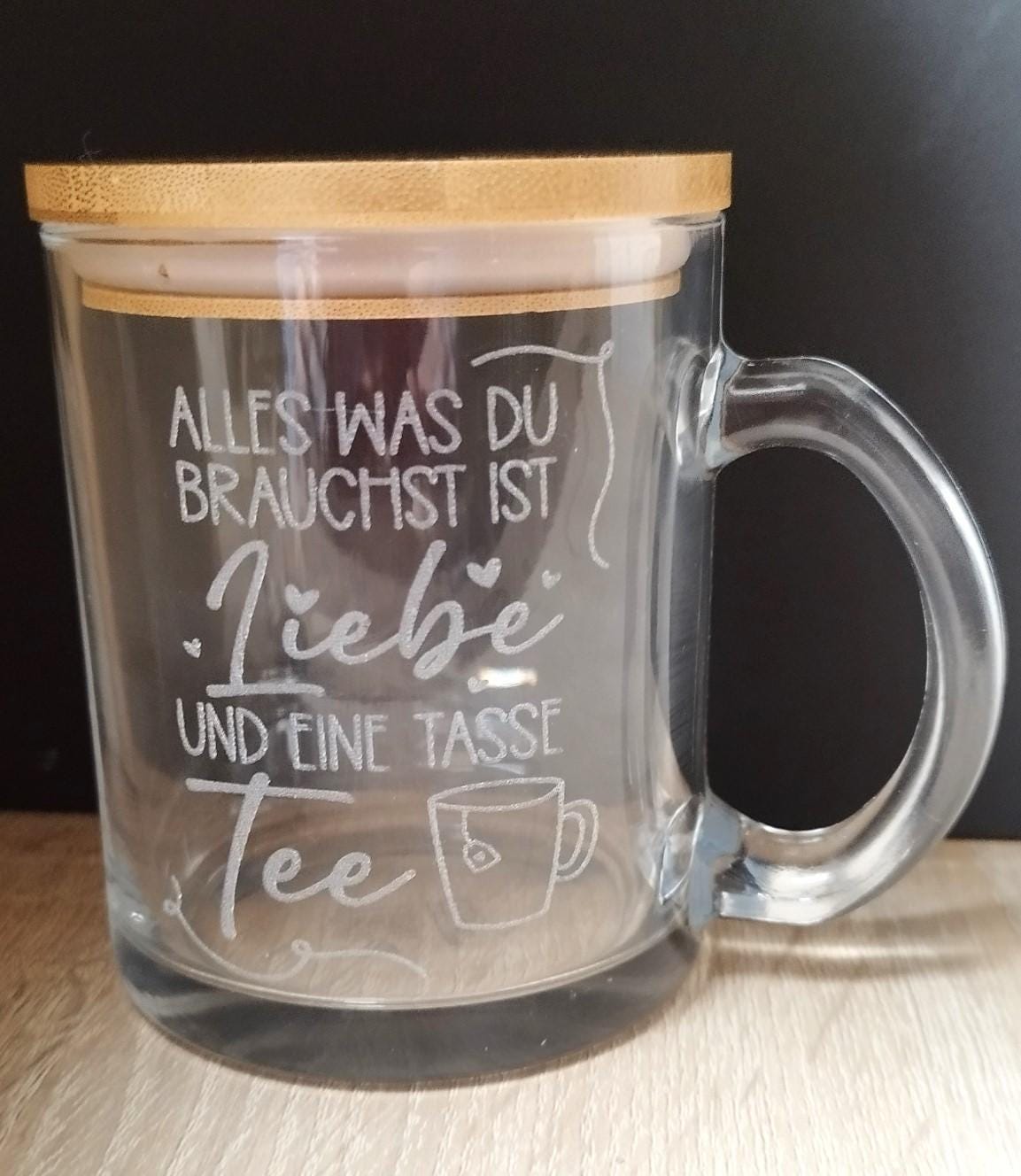 Teeglas mit Deckel aus Bambus, graviert, mit deinem Wunschnamen, Geschenk für Teetrinker, robust, Spülmaschinen geeignet, ART.-NR. TG06
