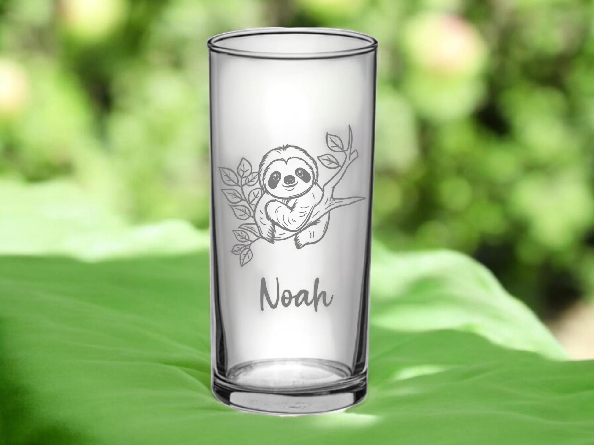Zauberhaftes Kinder-Glas: Mit süßem Faultier + deinem Namen graviert – robust, spülmaschinenfest & perfekt für kleine Faultierfans! Geschenk