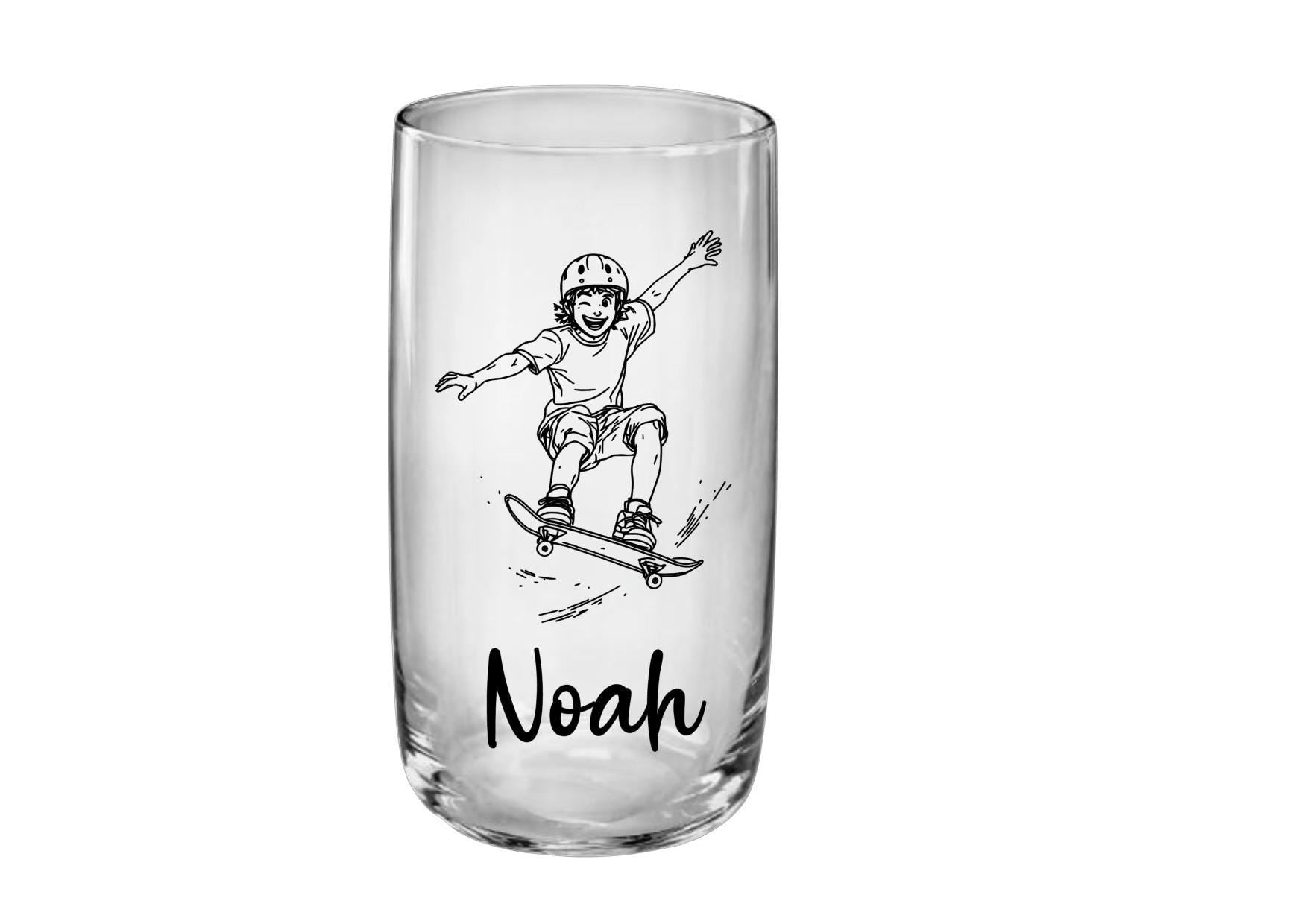 Individuelles Skater-Trinkglas – Graviert mit Wunschnamen o. Vereinslogo! versch. Schrift, Geschenk für Jungen - Skater,  Art.-Nr. SG01