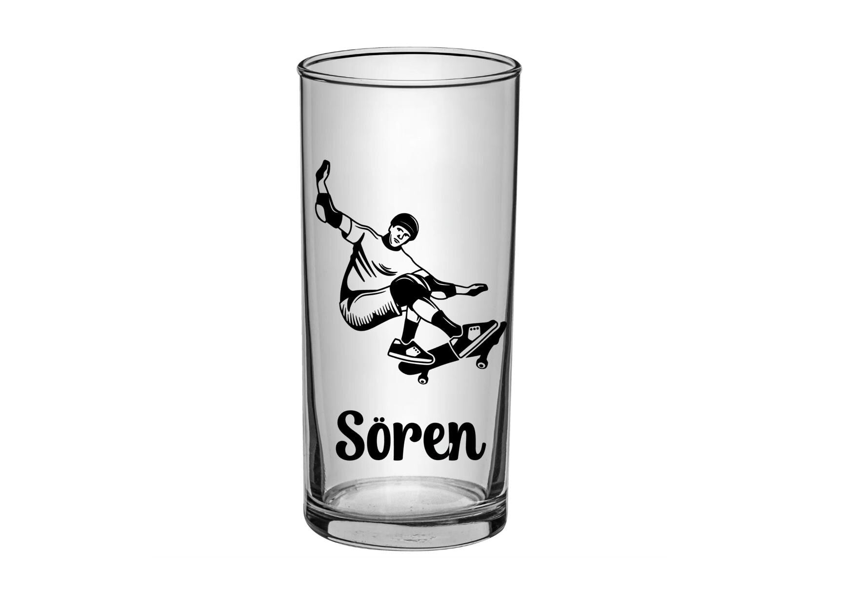 Individuelles Skater-Trinkglas – Graviert mit Wunschnamen o. Vereinslogo! versch. Schrift, Geschenk für Jungen - Skater,  Art.-Nr. SG01