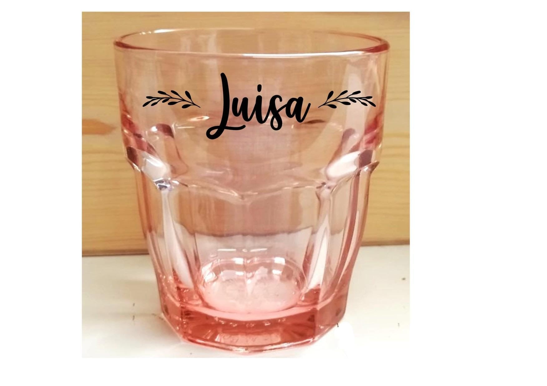 Personalisierbares Glas mit Namensgravur – Wähle aus verschiedenen Schriftarten & Icons, Glas in Hellgrün, Hellblau oder Rosa, als Geschenk