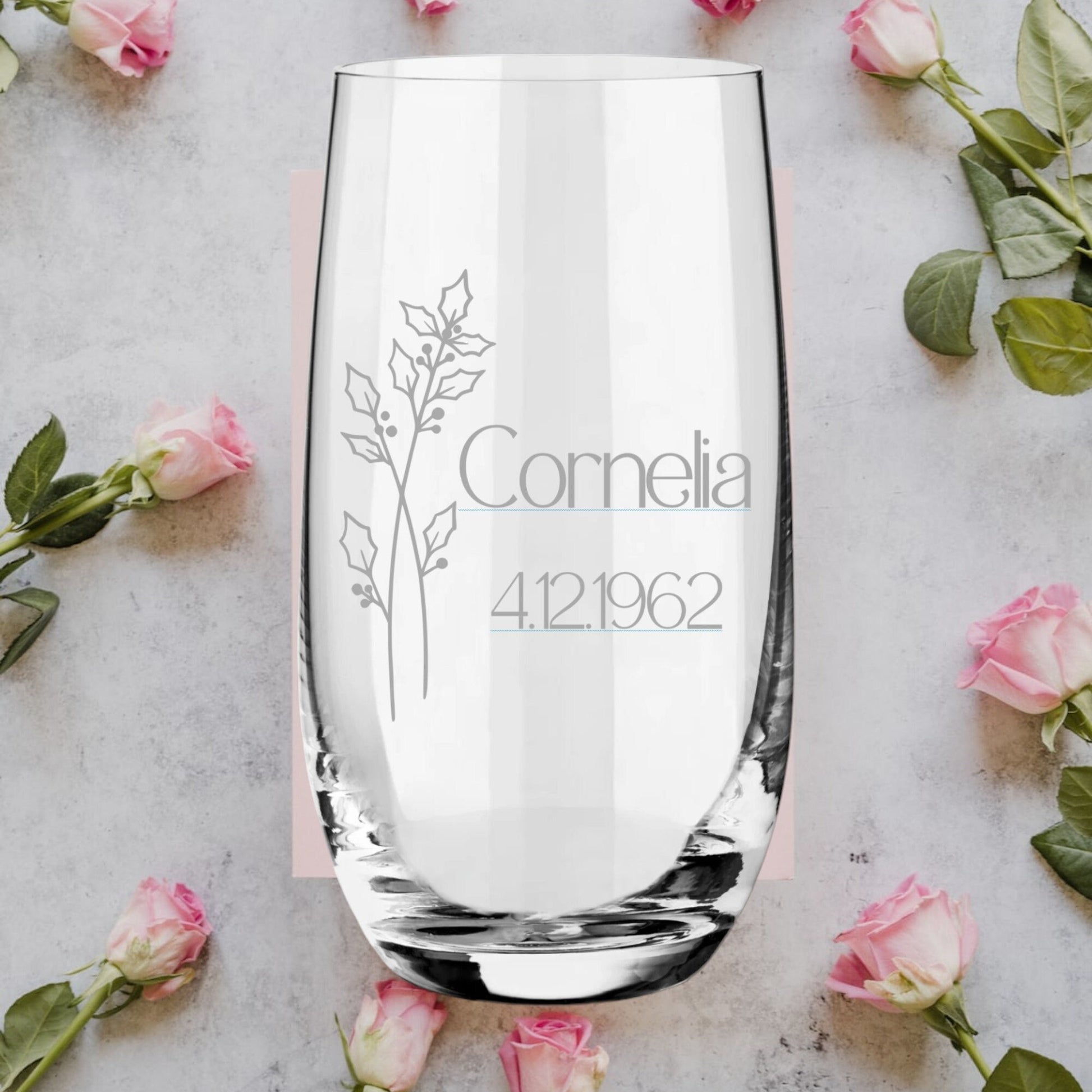 Personalisiertes Trinkglas mit Geburtstagsblumen-Gravur – Einzigartiges Geschenk! mit Geburtsblume, Namen + Geburtstagsdatum graviert,