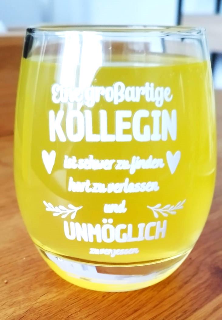 Trinkglas für eine Kollegin, Abschiedsgeschenk, farbig bedruckt, verschiedene Glasformen