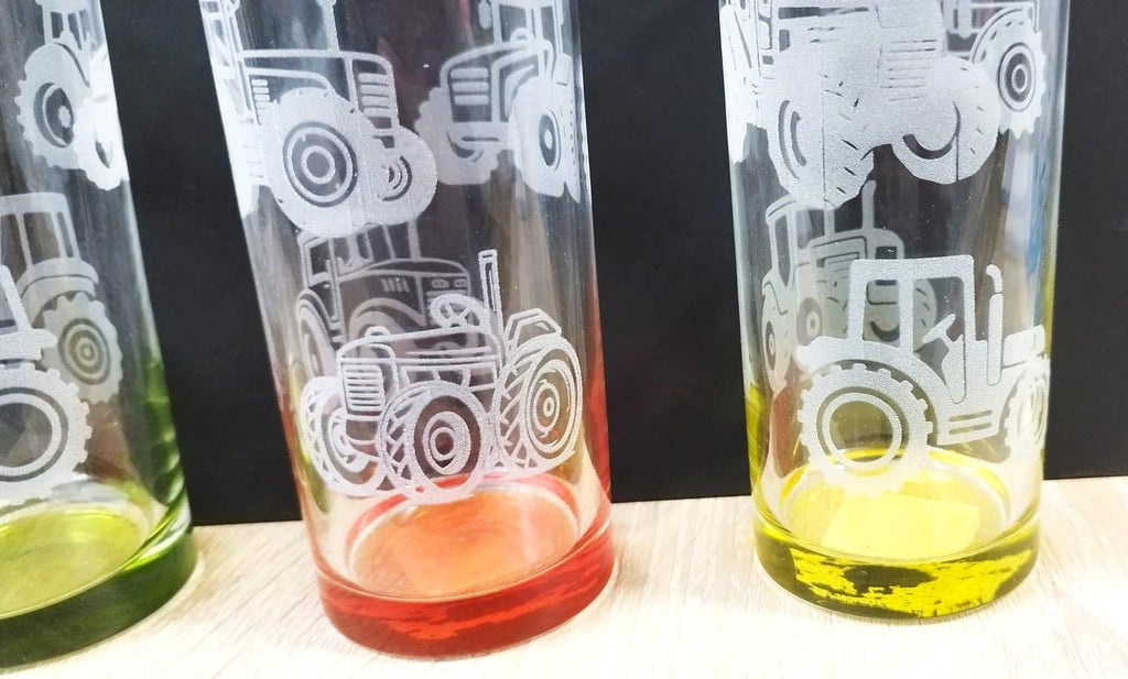 3 Traktorgläser im Set, versch. Traktoren, versch. farbige Glasböden, Geschenk für Traktorfans, spülmaschinenfest, Art.-Nr. Tr001