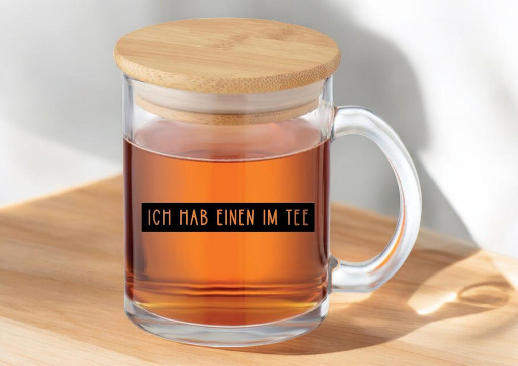Teeglas, Teetasse mit Bambusdeckel, graviert, personalisiert, mit Namen auf Wunsch, Geschenk für Teetrinker, lustiger Spruch, Art.-Nr. TG04