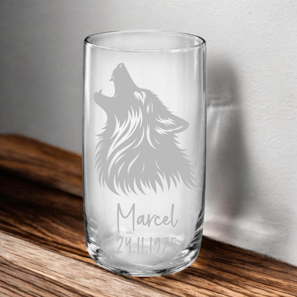 Trinkglas mit Wolf und deinem Wunschnamen, schönes Geschenk für Wolf Fans, auf Wunsch auch mit Datum, für viele Getränke geeignet