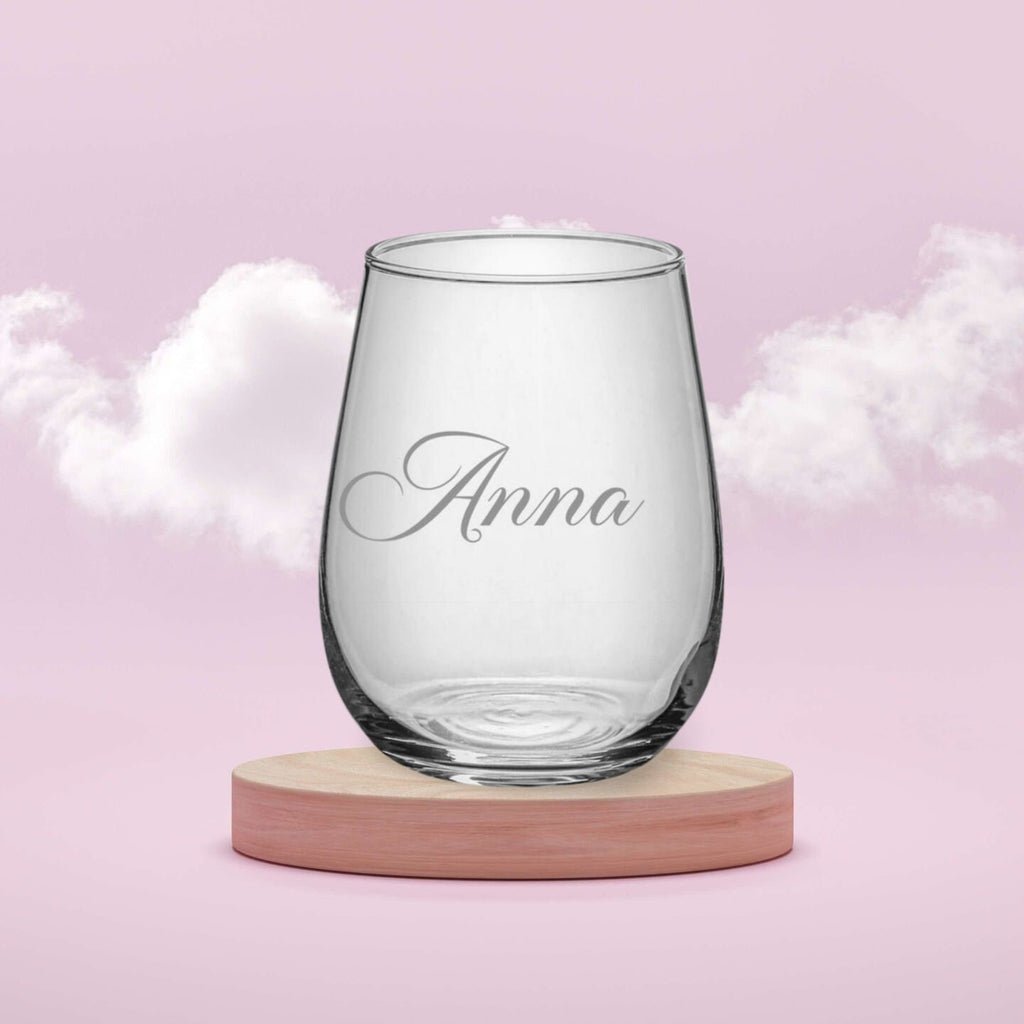 Graviertes Glas mit Namen – Perfekte Personalisierung für Ihre Hochzeitstafel und den gedeckten Tisch zu Hause