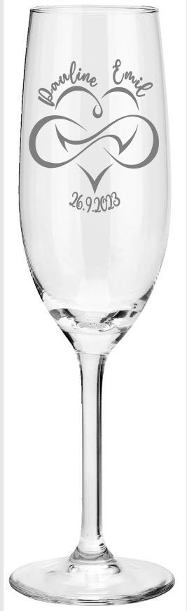 Weinglas oder Sektglas mit Namen und Datum personalisiert, Geschenk für die Hochzeit, das Brautpaar oder als Gastgeschenk