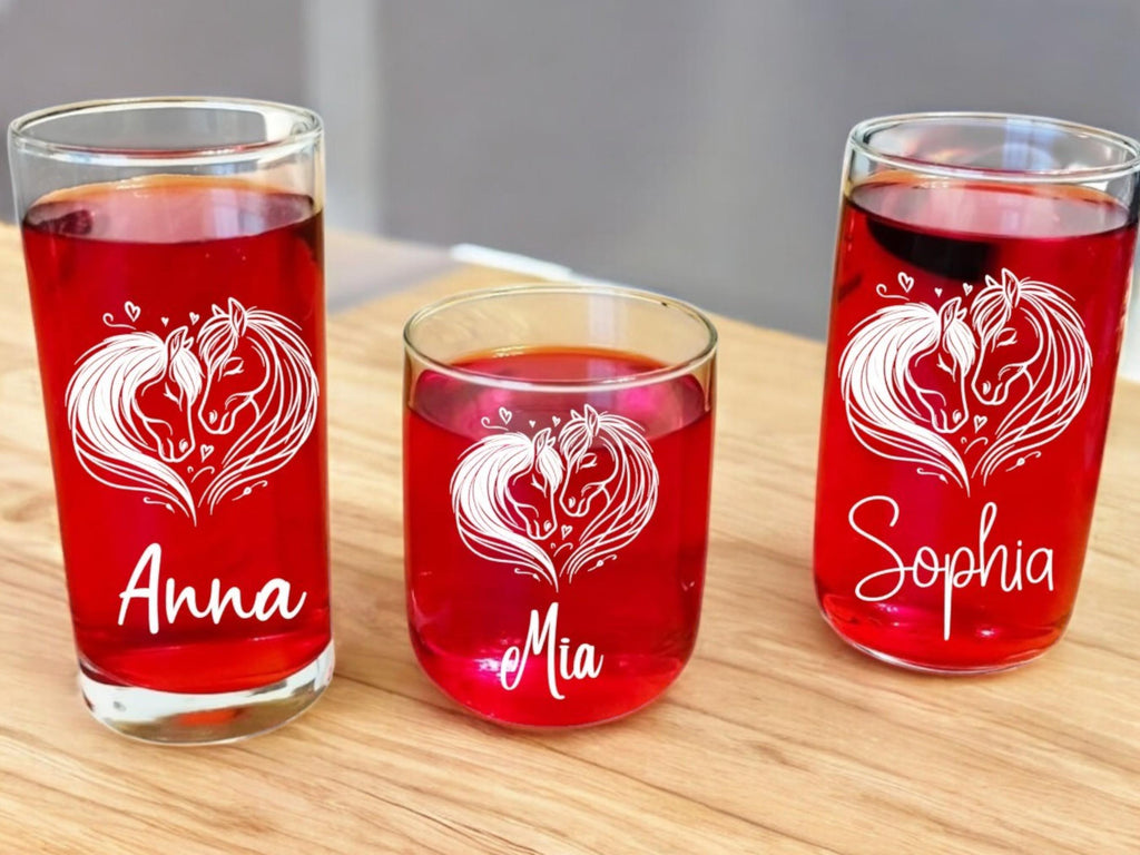 Pferde Glas, personalisiert mit Namen, graviert, 3 verschiedene Gläserformen, sehr schönes Motiv, Geschenk für Pferdefreundinnen, Art.Nr.PG3