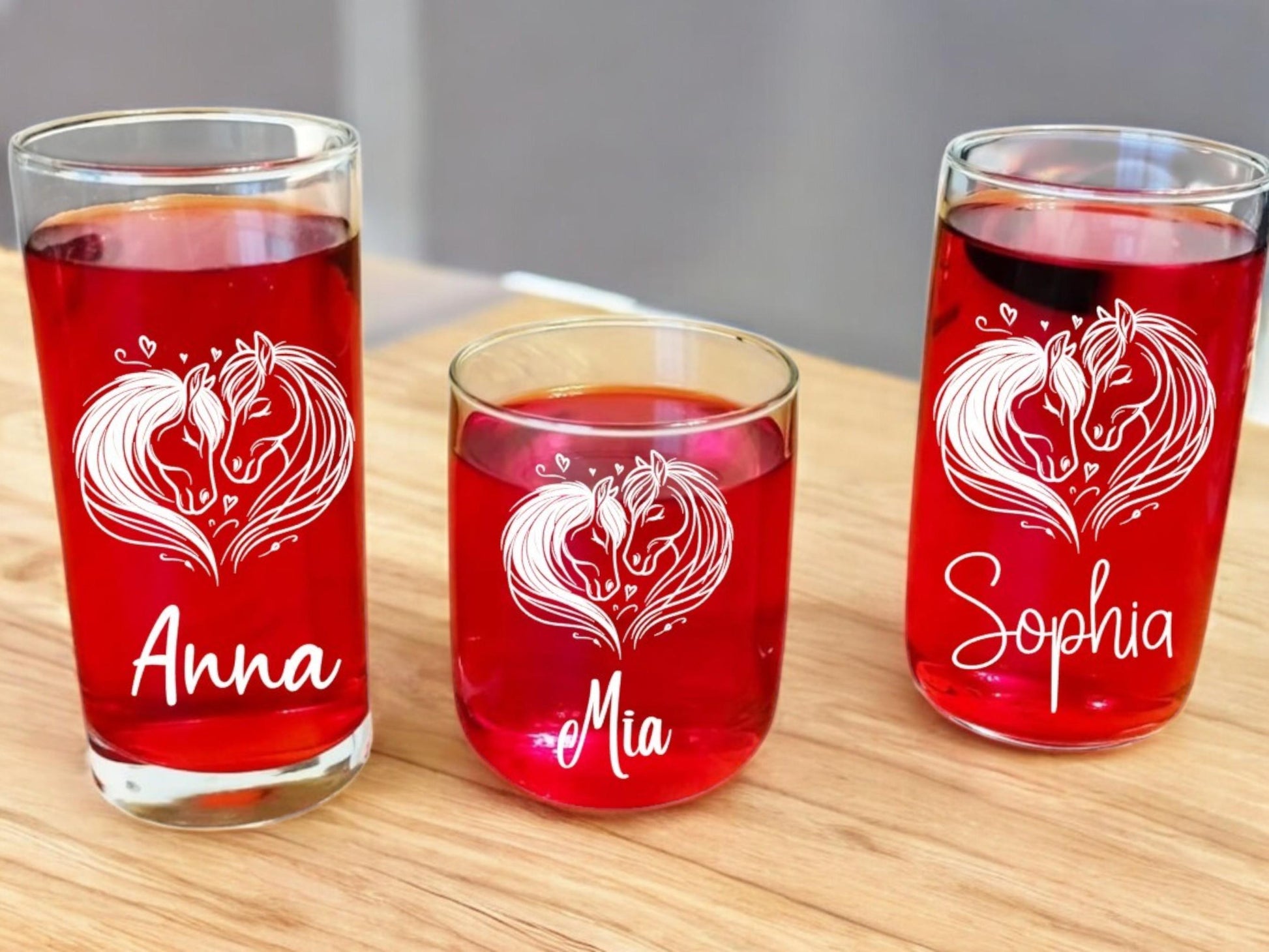 Pferde Glas, personalisiert mit Namen, graviert, 3 verschiedene Gläserformen, sehr schönes Motiv, Geschenk für Pferdefreundinnen, Art.Nr.PG3