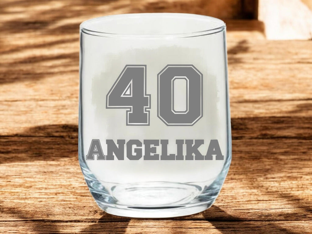Whiskey Glas, Trinkglas  personalisiert mit Namen und Alter, Geschenk zum Jahrestag, Geburtstag, graviert, Jubiläum, Glas personalisiert