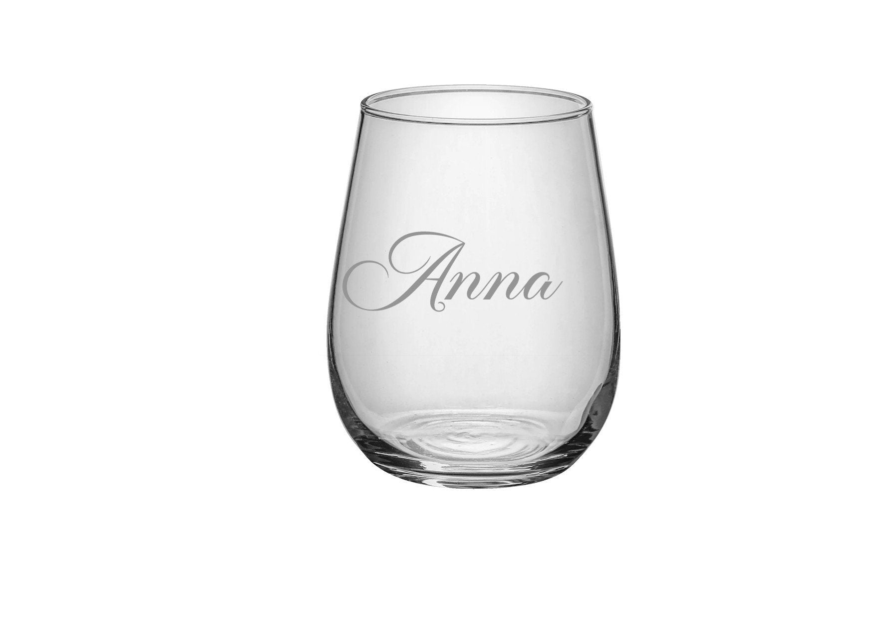 Graviertes Glas mit Namen – Perfekte Personalisierung für Ihre Hochzeitstafel und den gedeckten Tisch zu Hause