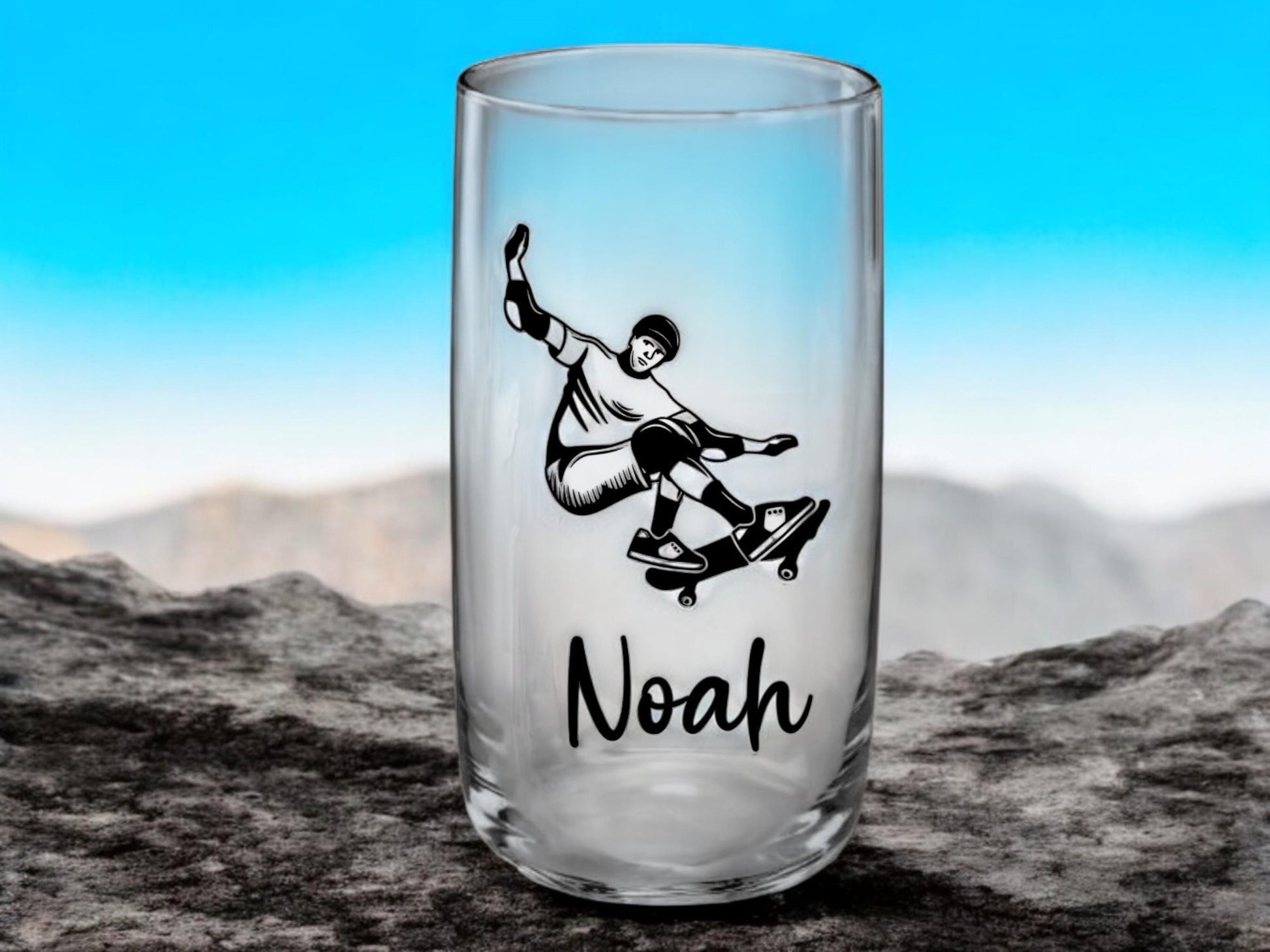 Individuelles Skater-Trinkglas – Graviert mit Wunschnamen o. Vereinslogo! versch. Schrift, Geschenk für Jungen - Skater,  Art.-Nr. SG01