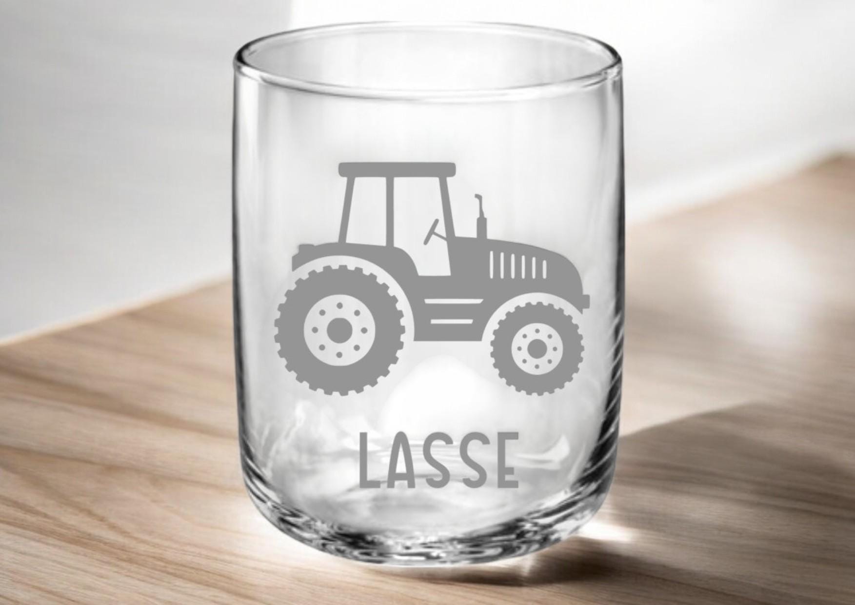 Trinkglas Traktor, Kindertrinkglas für kleine Hände, graviert, personalisiert mit Namen, stabil, Geschenk für Kinder, spülmaschinenfest