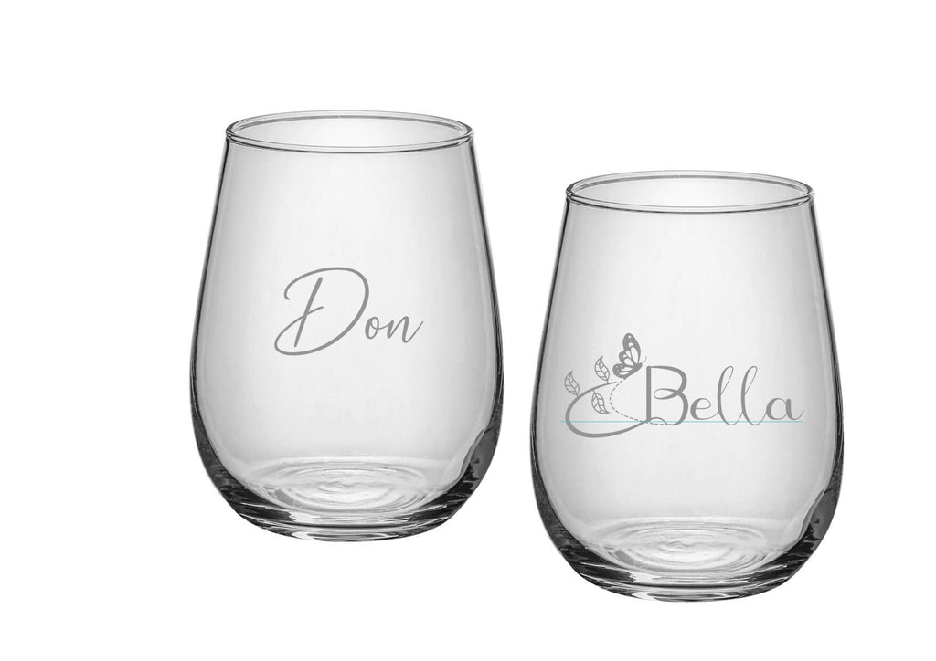 Graviertes Glas mit Namen – Perfekte Personalisierung für Ihre Hochzeitstafel und den gedeckten Tisch zu Hause