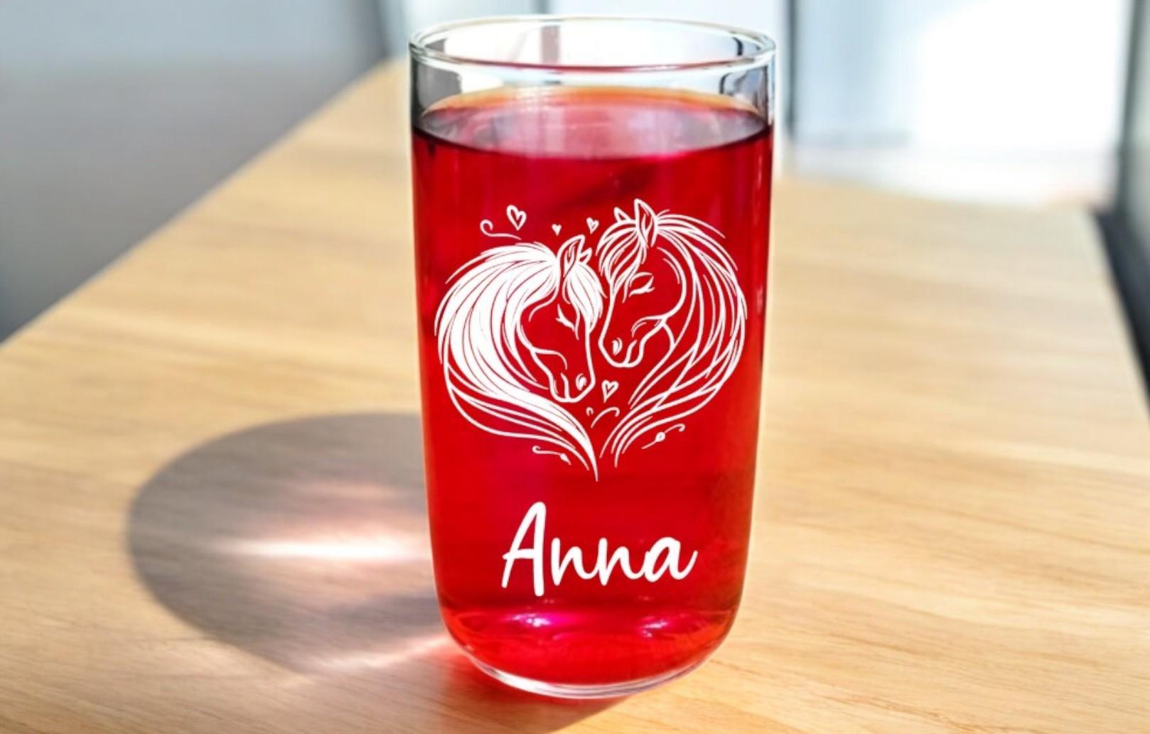 Pferde Glas, personalisiert mit Namen, graviert, 3 verschiedene Gläserformen, sehr schönes Motiv, Geschenk für Pferdefreundinnen, Art.Nr.PG3