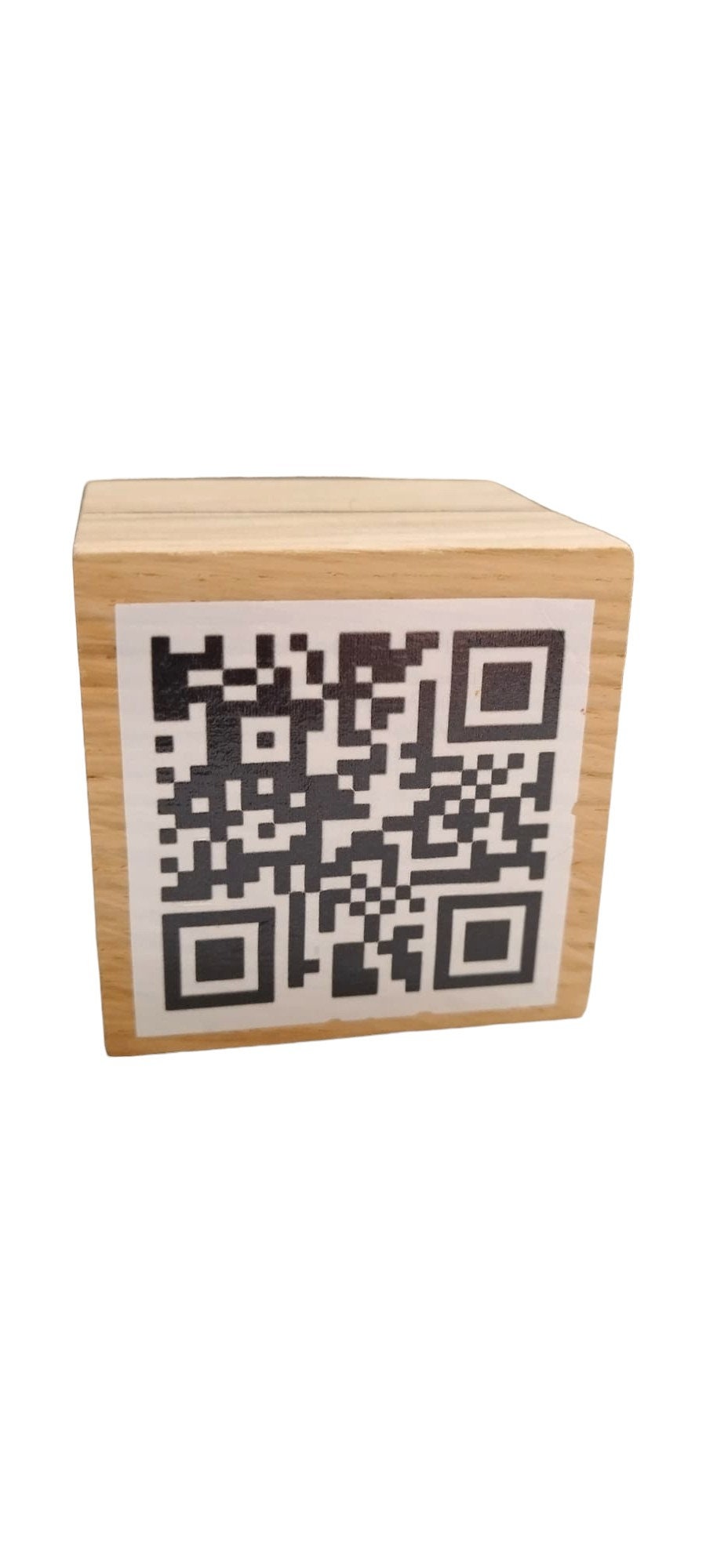 Individueller Holzwürfel mit QR Code für Restaurants, Hotels, Ferienwohnungen mit Link zur Speisekarte, WiFi, WLAN o.ä. für Informationen
