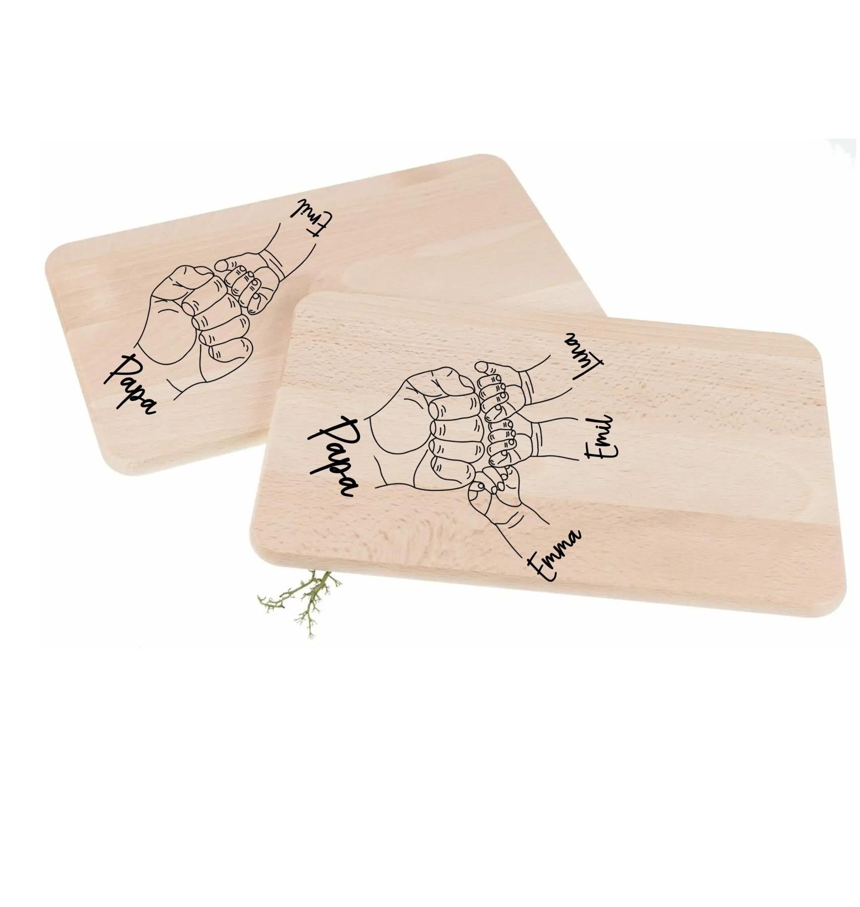 Frühstücksbrettchen Papa mit den Kindern – graviertes Holzbrett aus Buche | Geschenk Vatertag personalisiert | 1-5 Kinder Fäuste, mit Namen