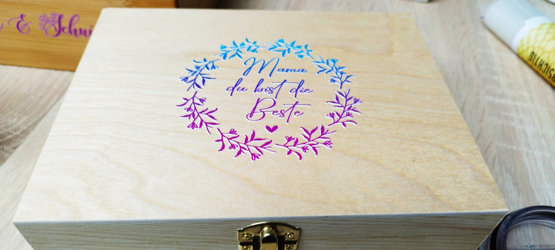 Teebox für die beste Mama, Geschenk für den Muttertag, aus Holz, mit bunten Aufdruck, liebevolle Botschaft für die Mama, 6 Fächer