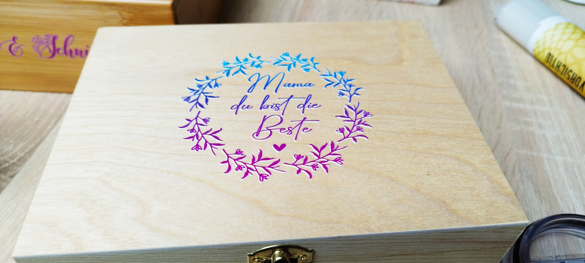 Teebox für die beste Mama, Geschenk für den Muttertag, aus Holz, mit bunten Aufdruck, liebevolle Botschaft für die Mama, 6 Fächer
