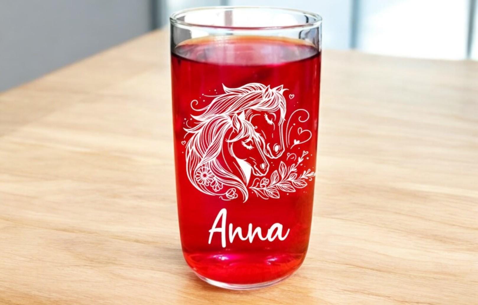 Pferde Glas, personalisiert mit Namen, graviert, 3 verschiedene Gläserformen, sehr schönes Motiv, Geschenk für Pferdefreundinnen, Art.Nr.PG4