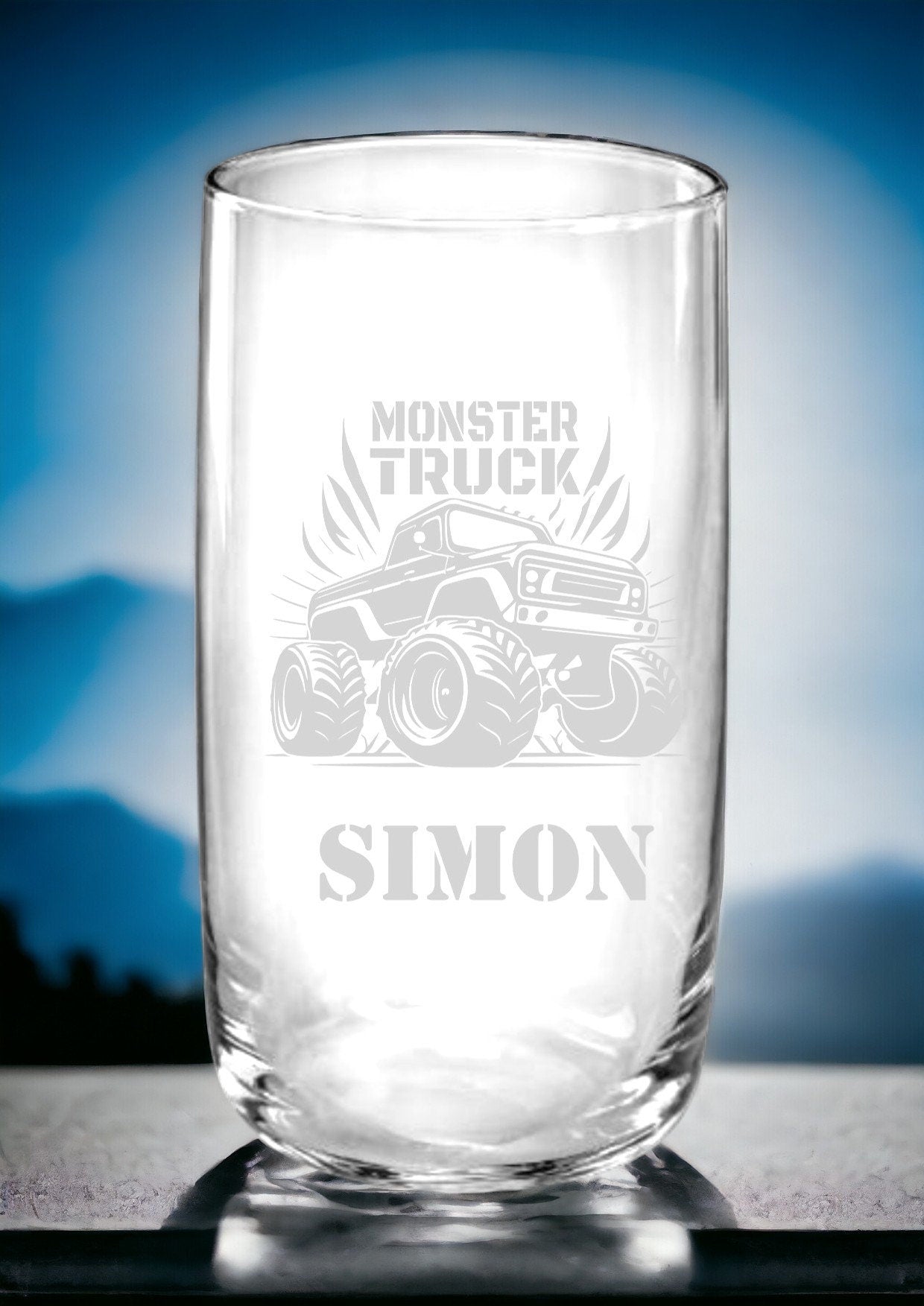 Trinkglas personalisiert mit Namen und Monstertrackmotiv, Geschenk, Kindertrinkglas