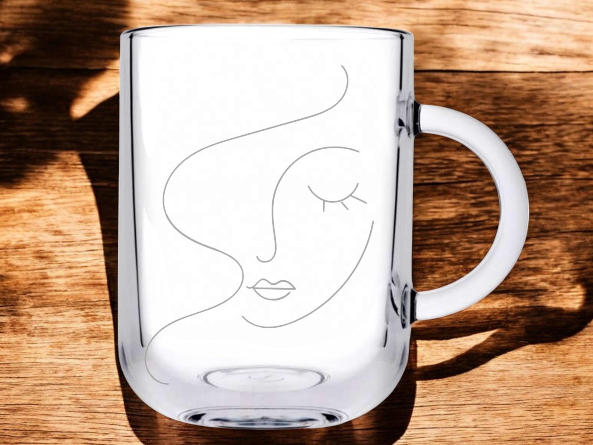 Teeglas mit Frau Linienart + Namen, Gravur Geschenk für Freundin, Teetrinkerin, modernes Teeglas, mod. Design, Geschenkidee personalisiert